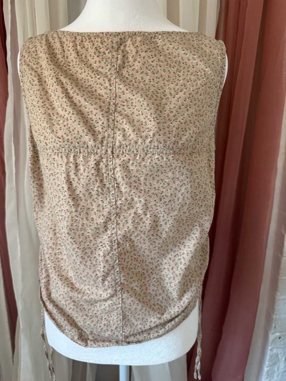 Source Unknown Beige Floral Sleeveless Crop Top